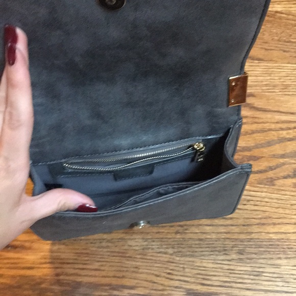 Bcbg grey crossbody with gold chain - Picture 4 of 4